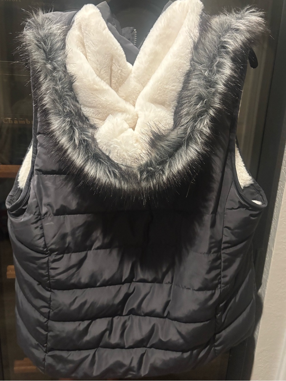 GreenTea Black Puffer Vest with White Faux Fur Hood Trim